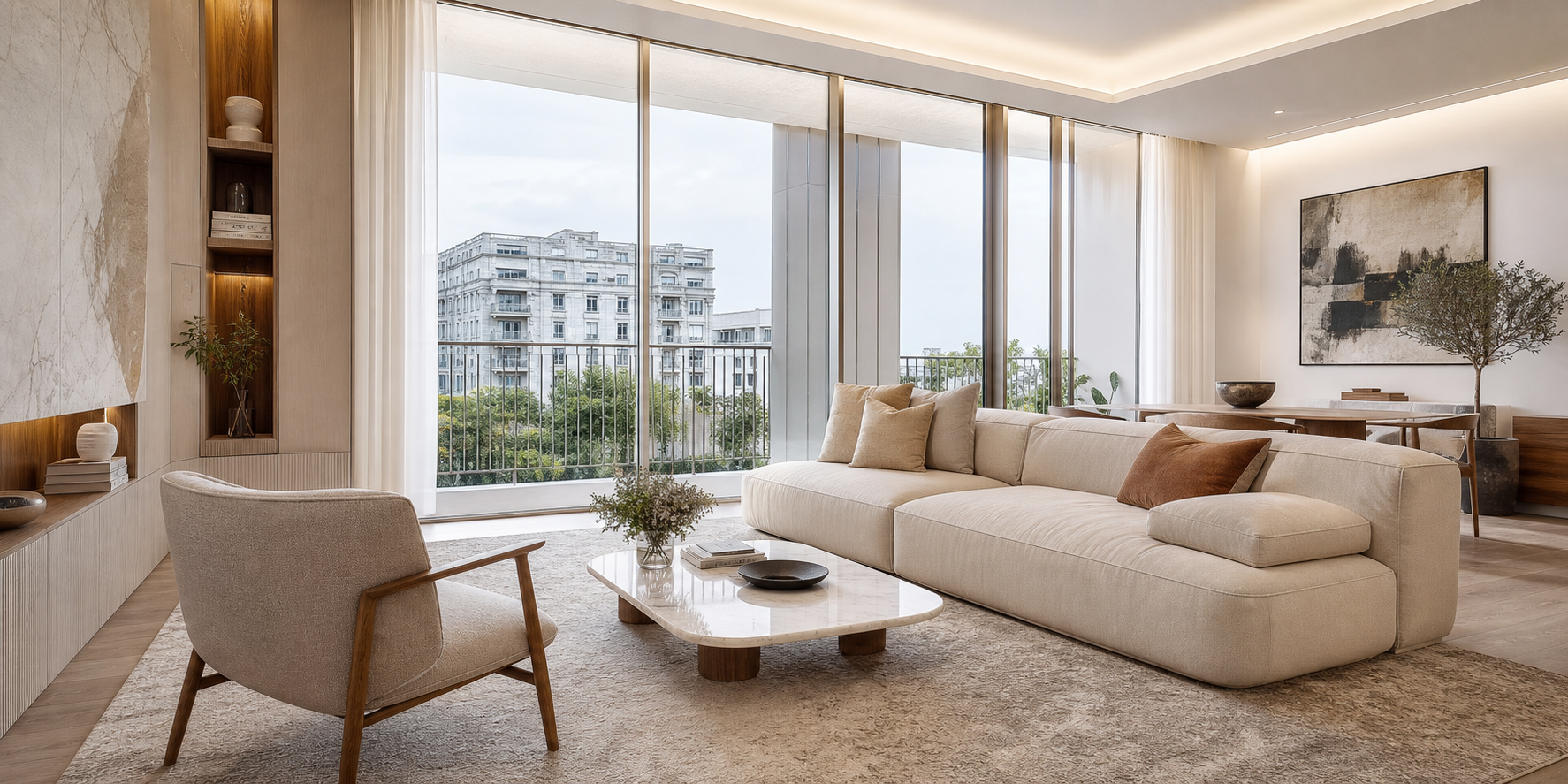 Sala de un departamento moderno, con paredes blancas en tonos cálidos, crema y ligeramente marfil, sofá elegante en beige, mobiliario contemporáneo.