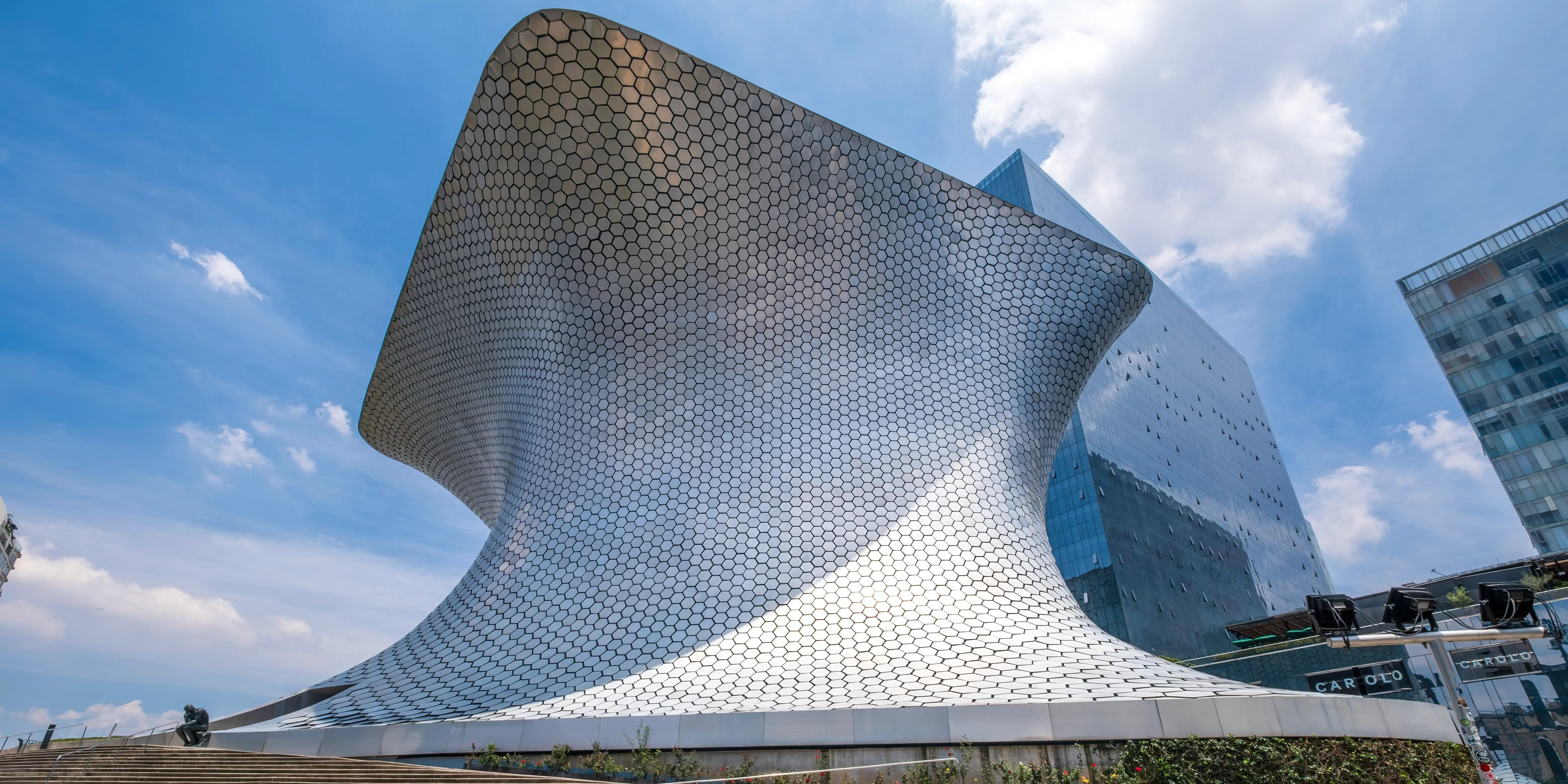 Fachada de Museo Soumaya de Fernando Romero. Obras arquitectónicas de México