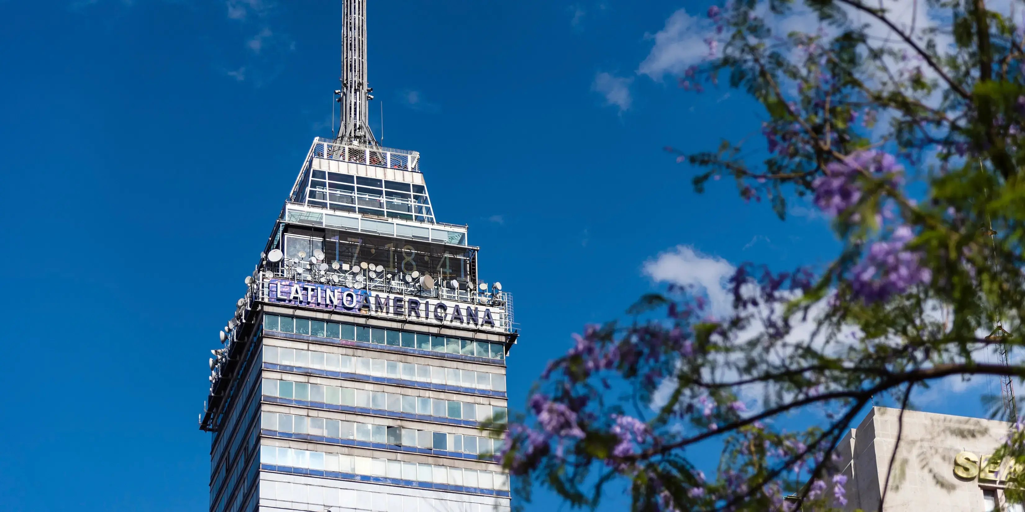 Fachada de la Torre Latinoamericana de Augusto H. Álvarez. Obras arquitectónicas de México