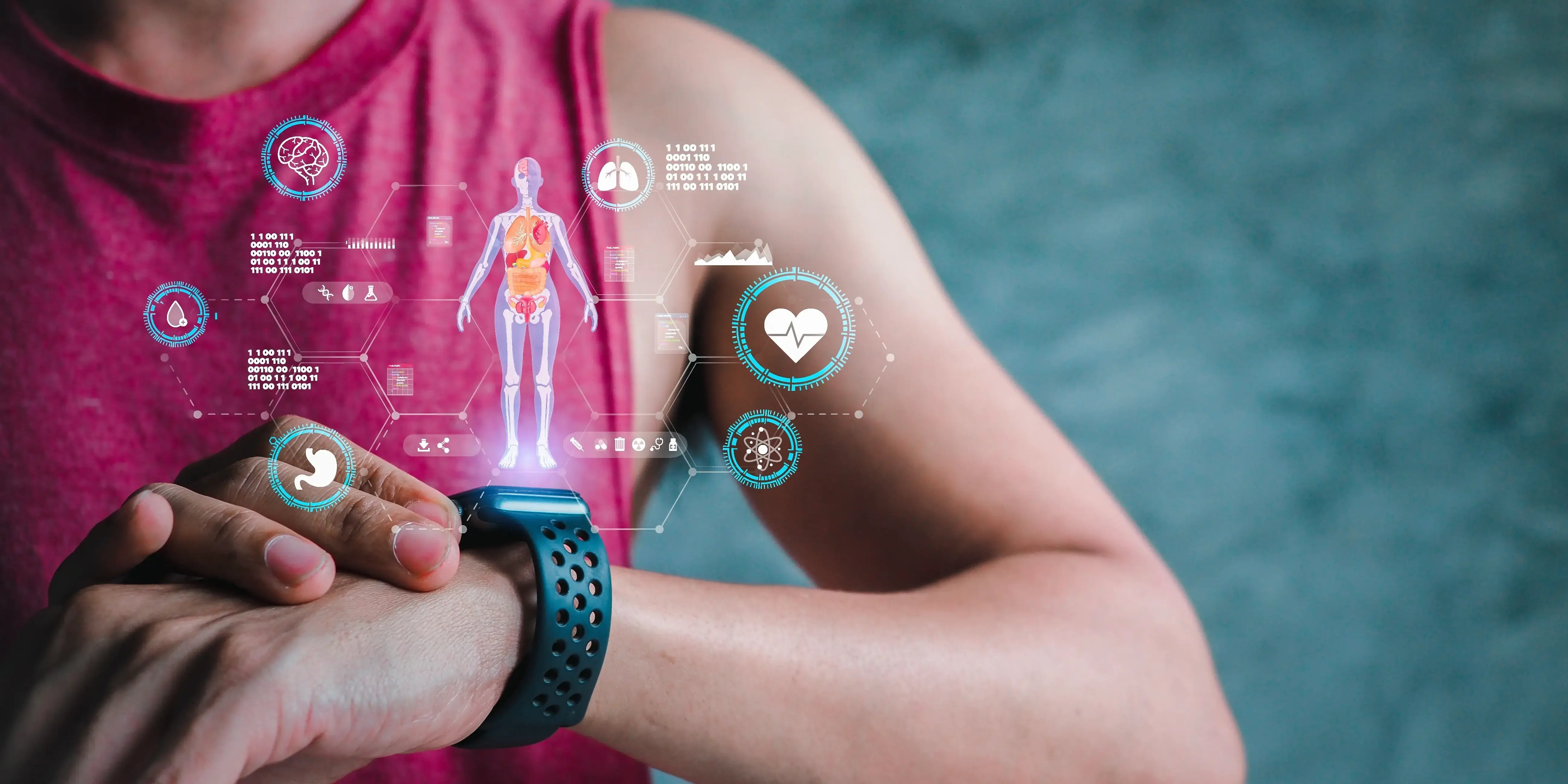 Hombre usando reloj inteligente para monitorear su salud para tener hábitos de vida saludable 