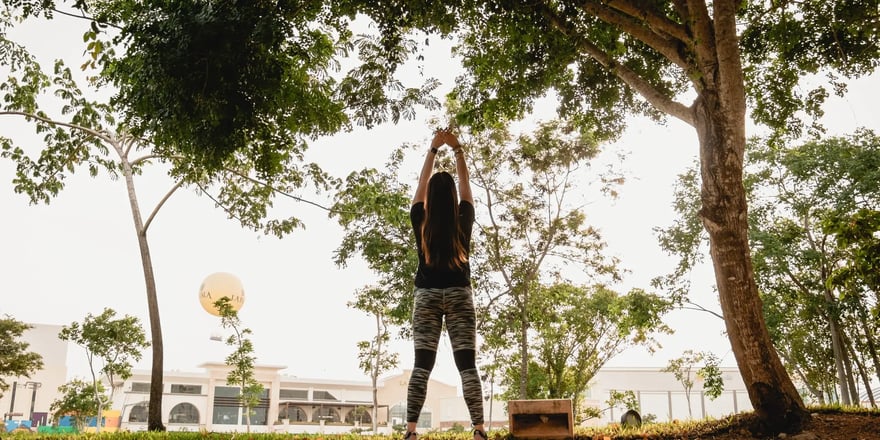 Mujer entrenando en Meriden Cabo Norte. Guía completa: Cómo comenzar un estilo de vida saludable 