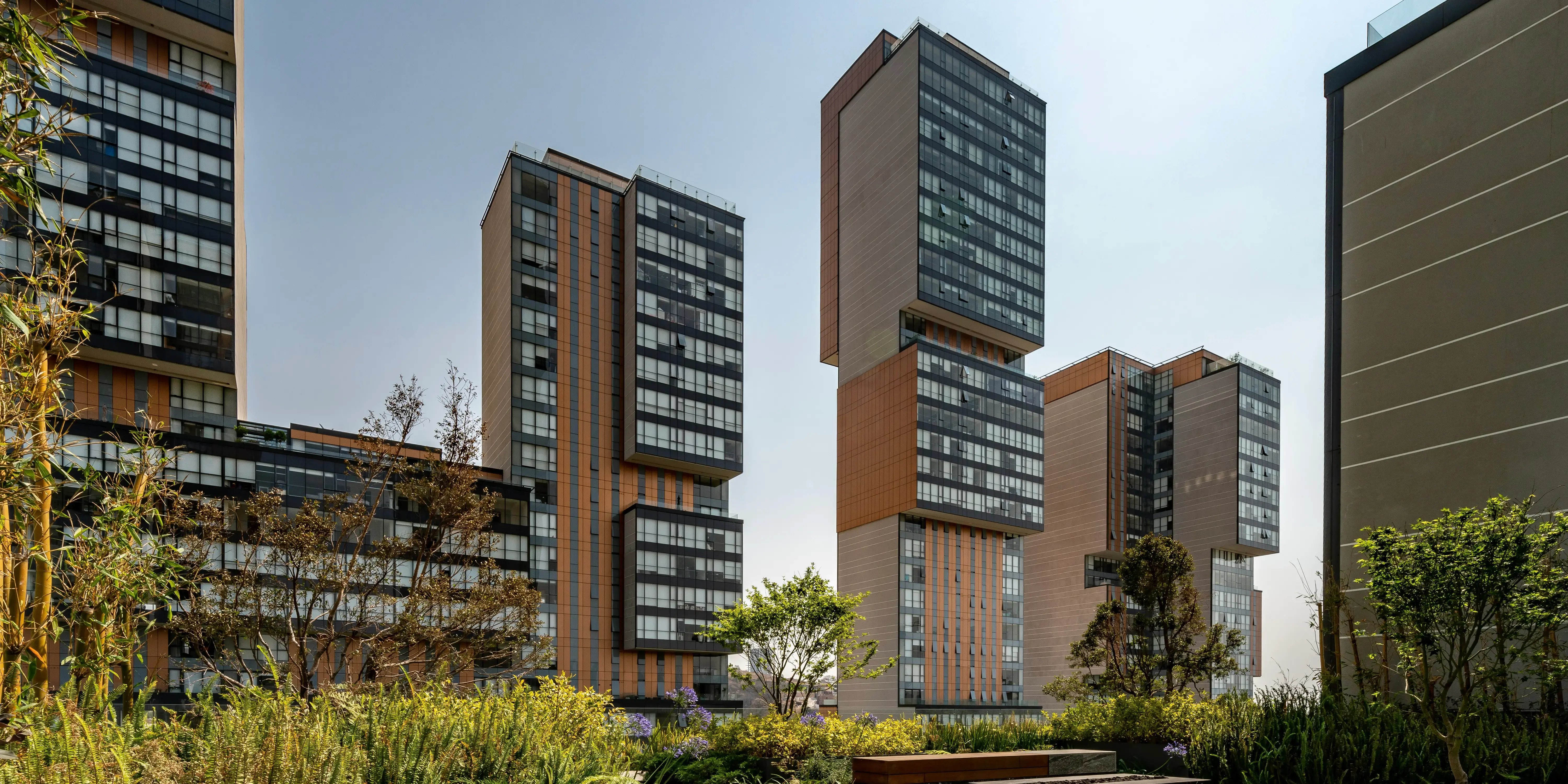 Torres de departamentos de Central Park Bosque Real mejores ciudades para vivir en México