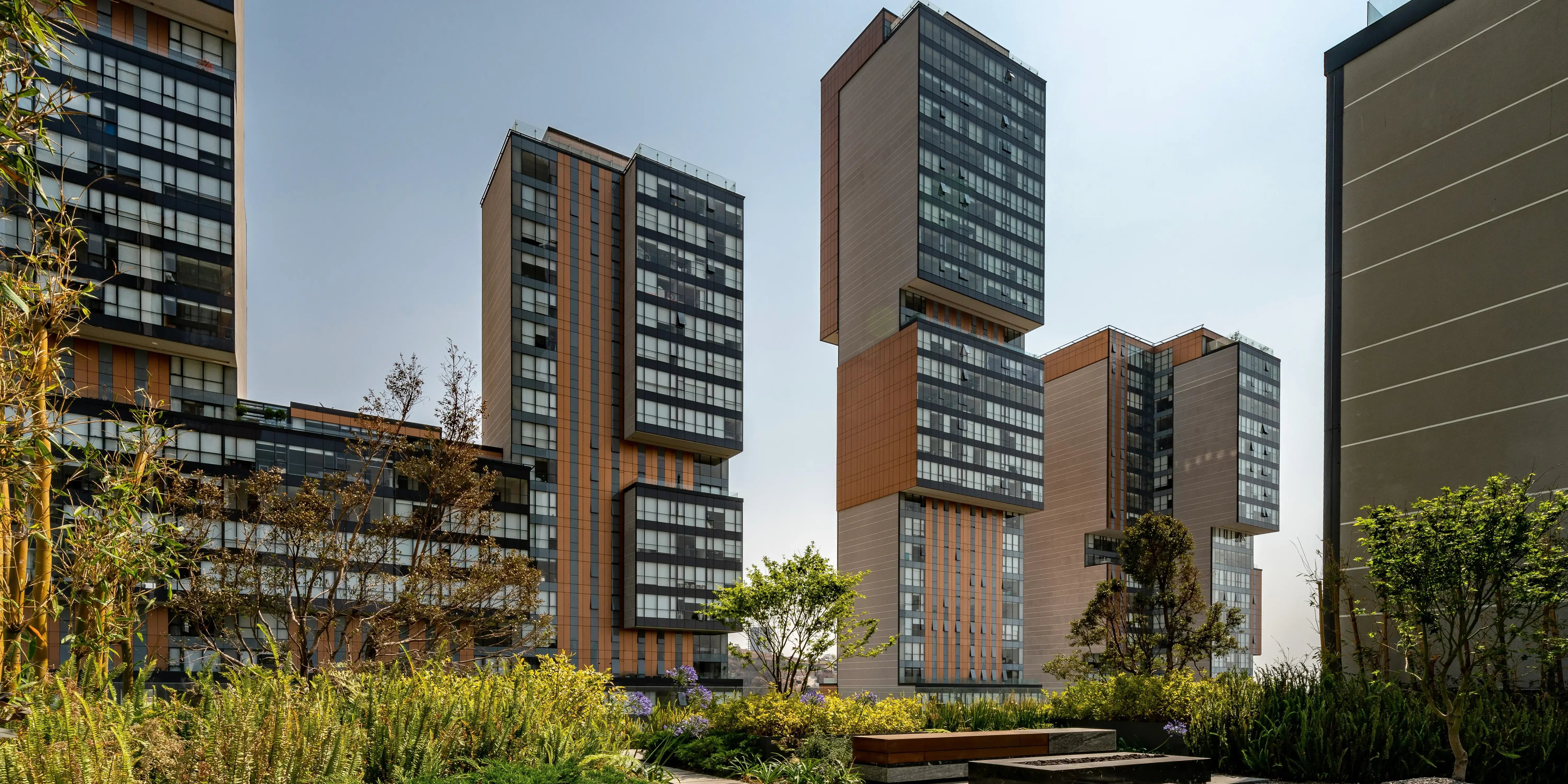 Edificios Central Park Bosque Real omo inversión inmobiliaria en México
