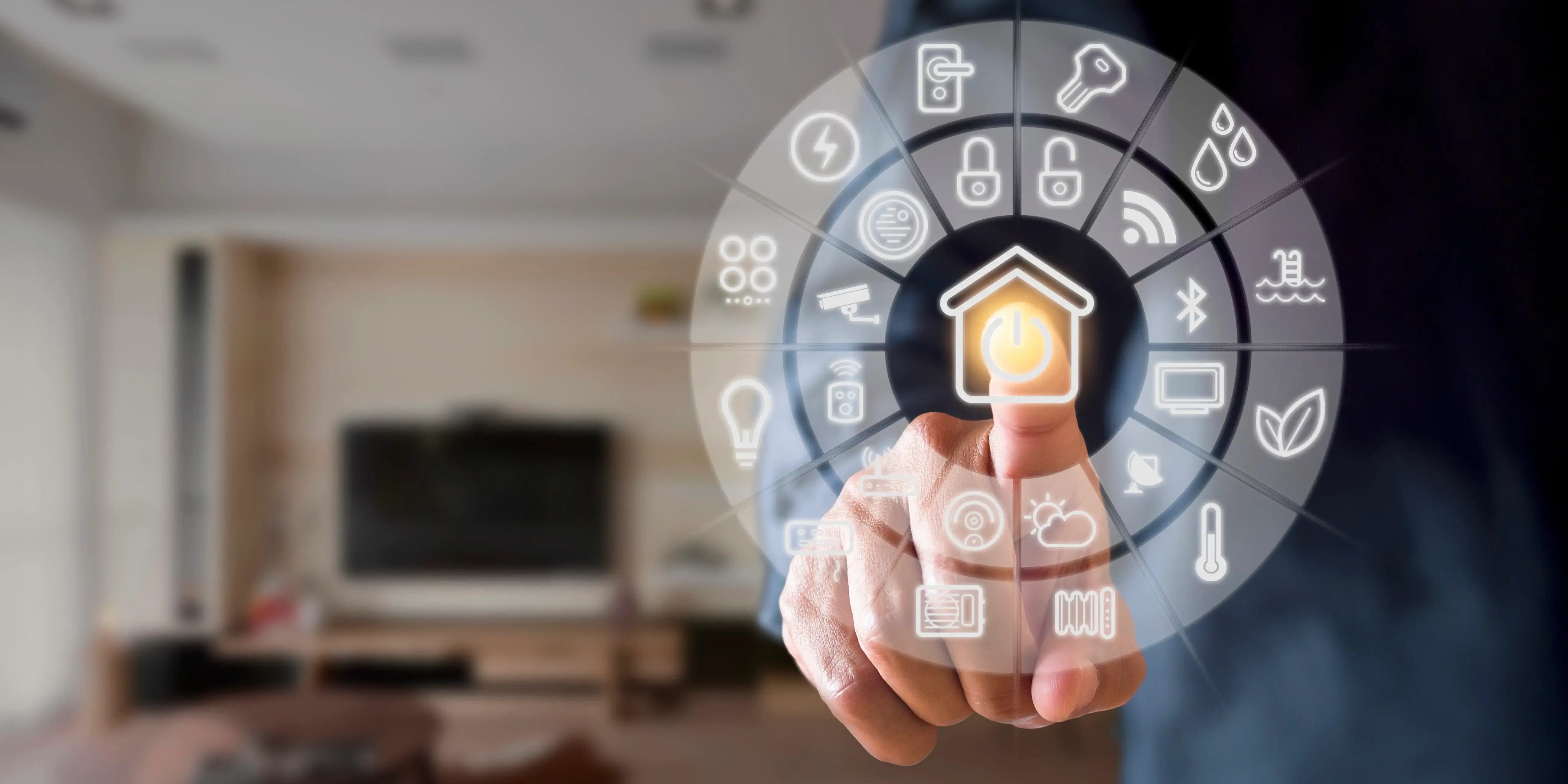 Pantalla virtual y una persona pulsando un botón para controlar luces, temperatura y cerradura de un departamento de lujo