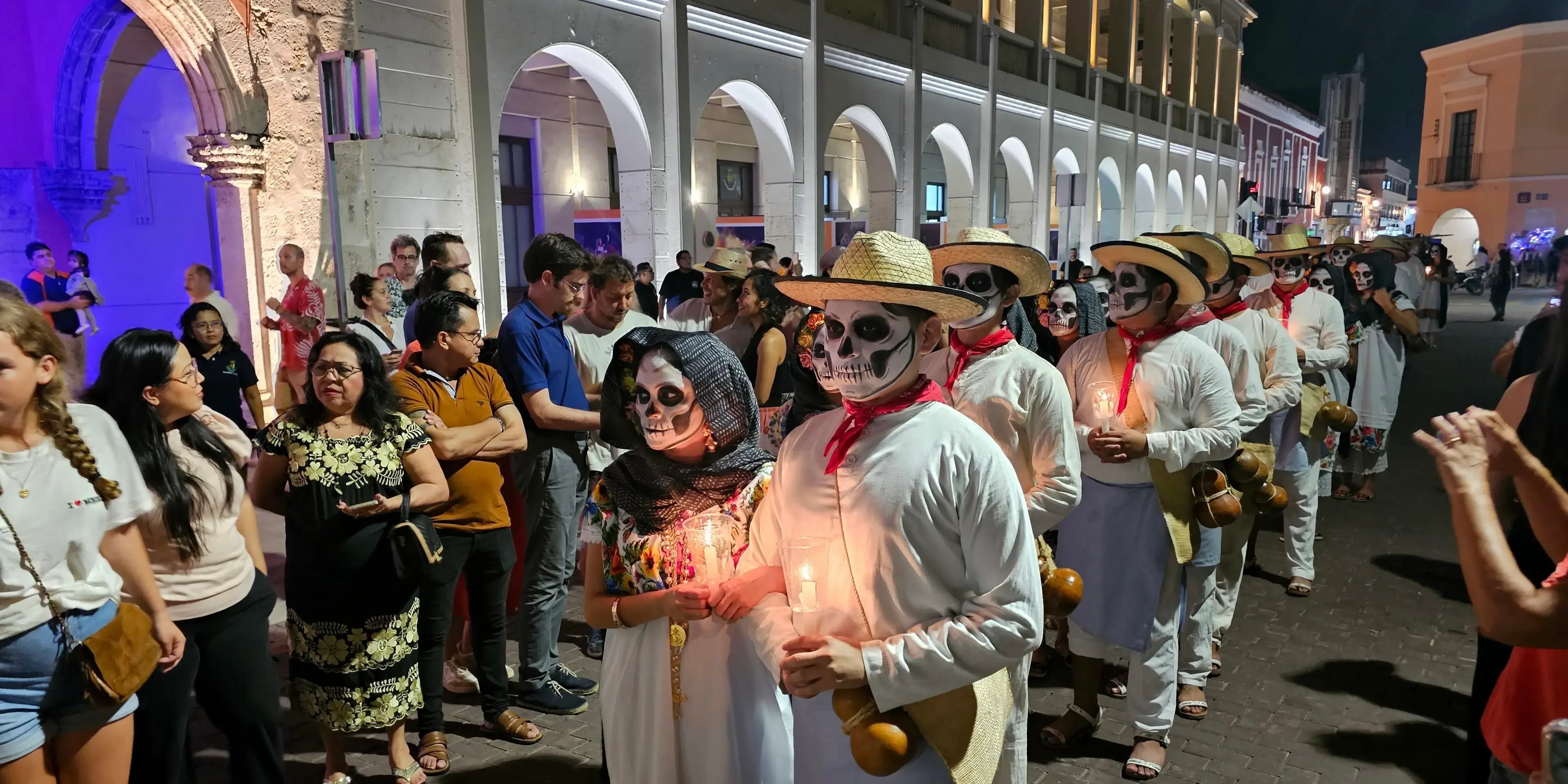 Procesión del Día de Muertos en Mérida, Yucatán o Paseo de las Ánimas que celebra el Hanal Pixan