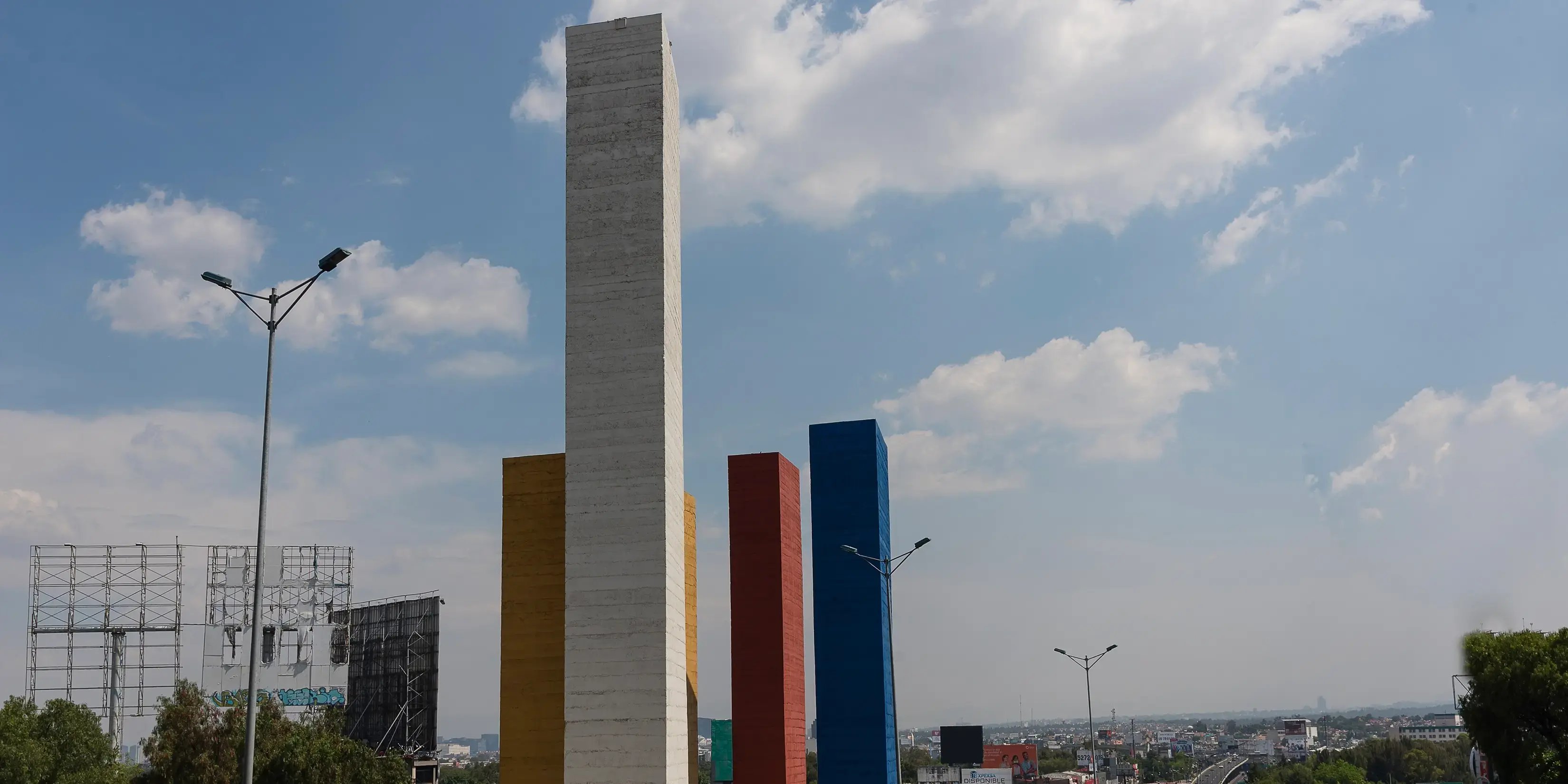 Torres de Ciudad Satélite de Mario Pani. Obras arquitectónicas de México
