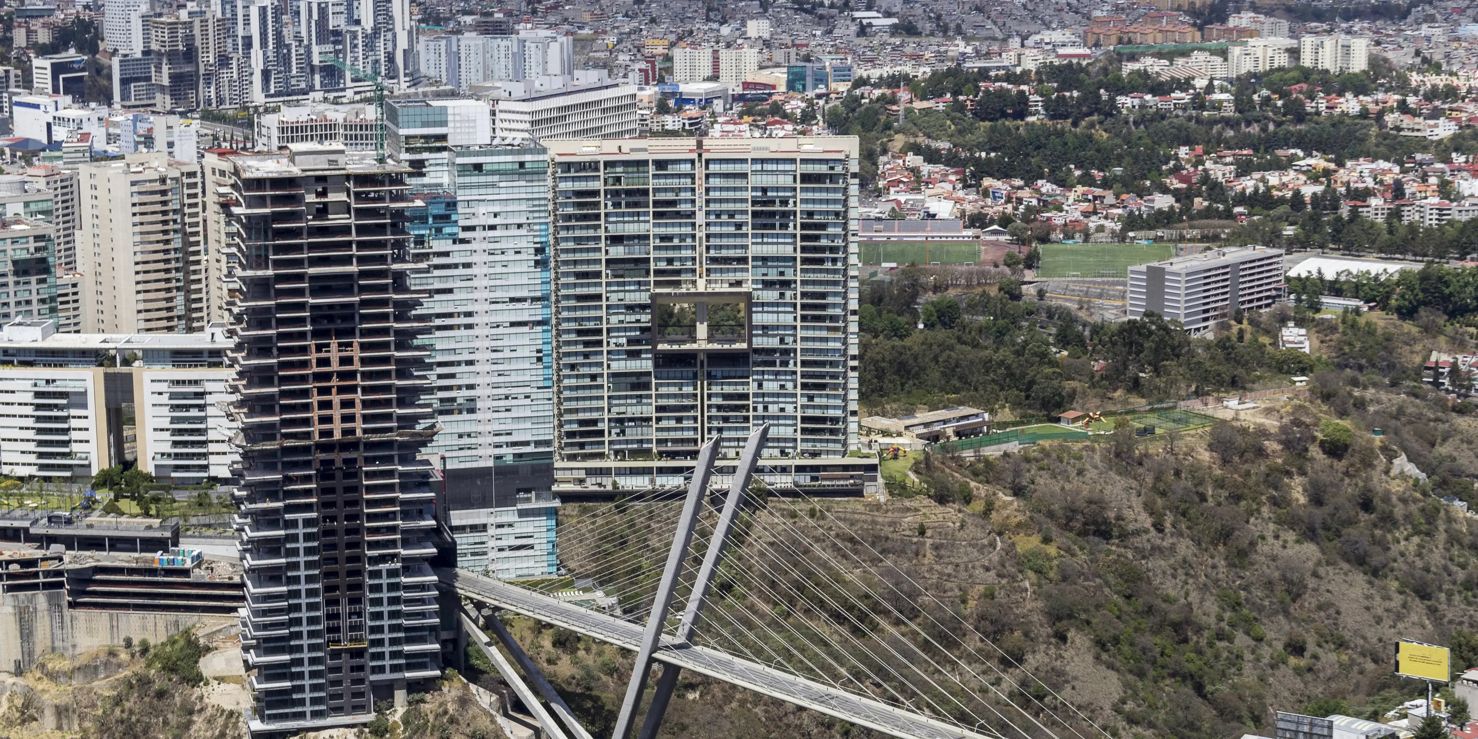 Vista aerea de departamentos modernos en Huixquilucan
