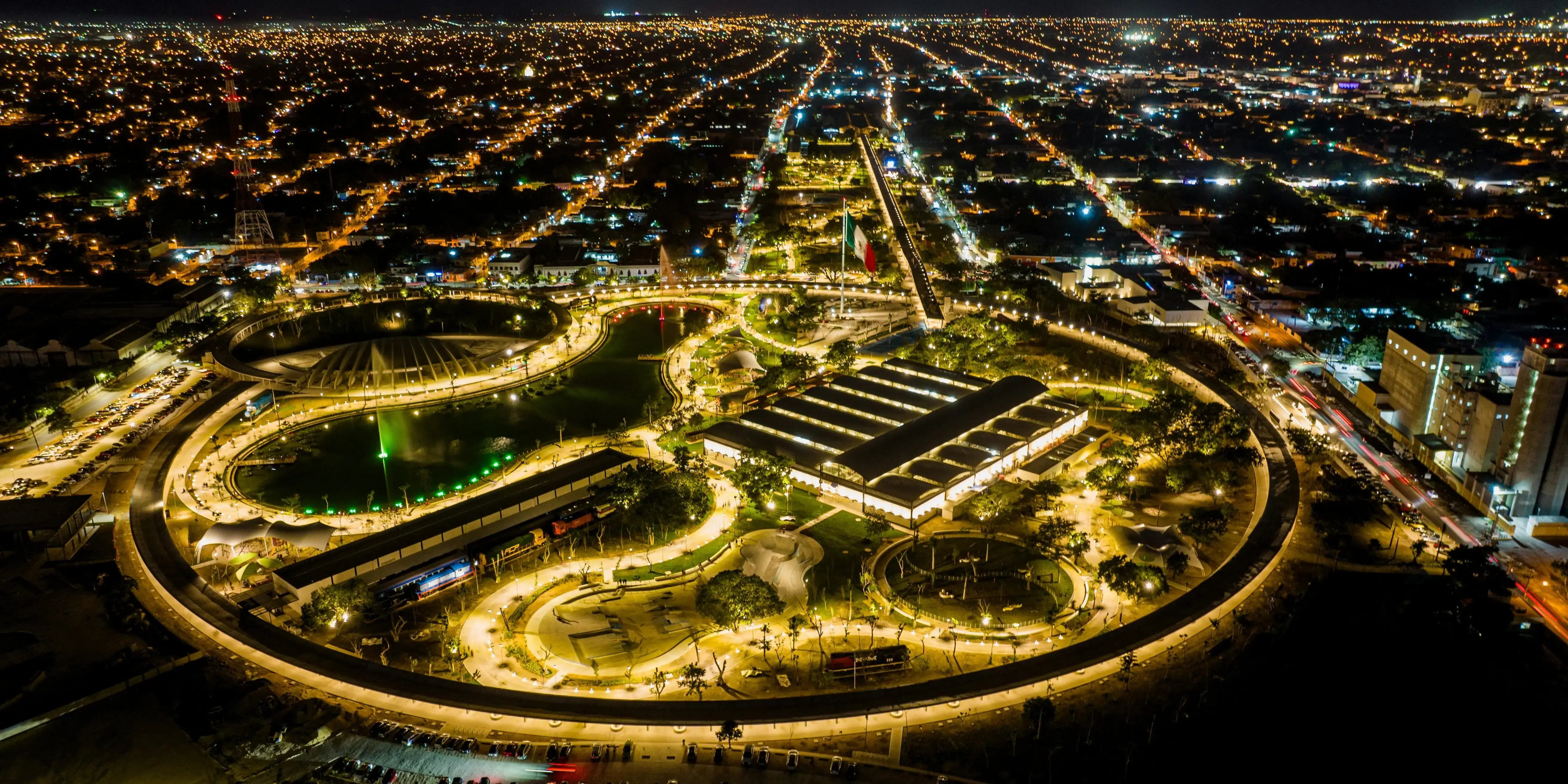 Vista Aérea Nocturna De Mérida. Propiedades de lujo en Mérida