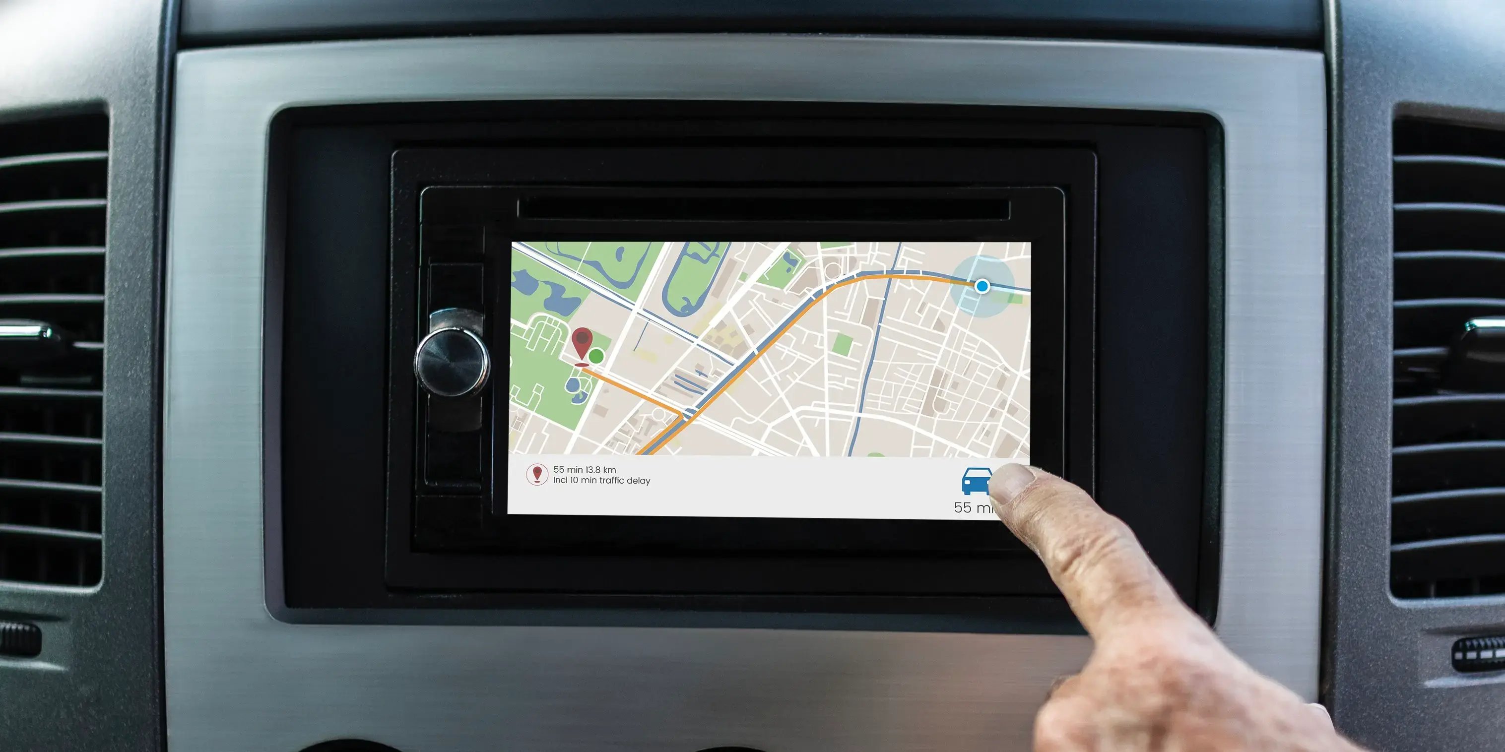 Carro con pantalla de google maps buscando ubicación. la ubicación mejora la calidad de vida